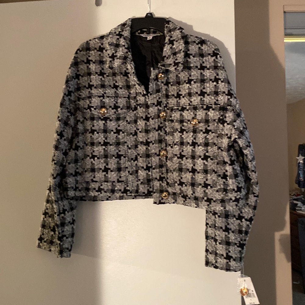 Beautiful fully-lined blazer with gold buttons